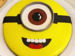 Cutest Minion Fondant Cake