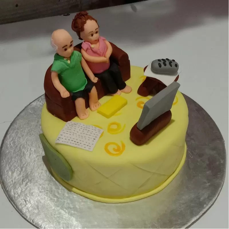 Parents Watching Tv Theme Cake 3 Parents Watching Tv Theme Cake