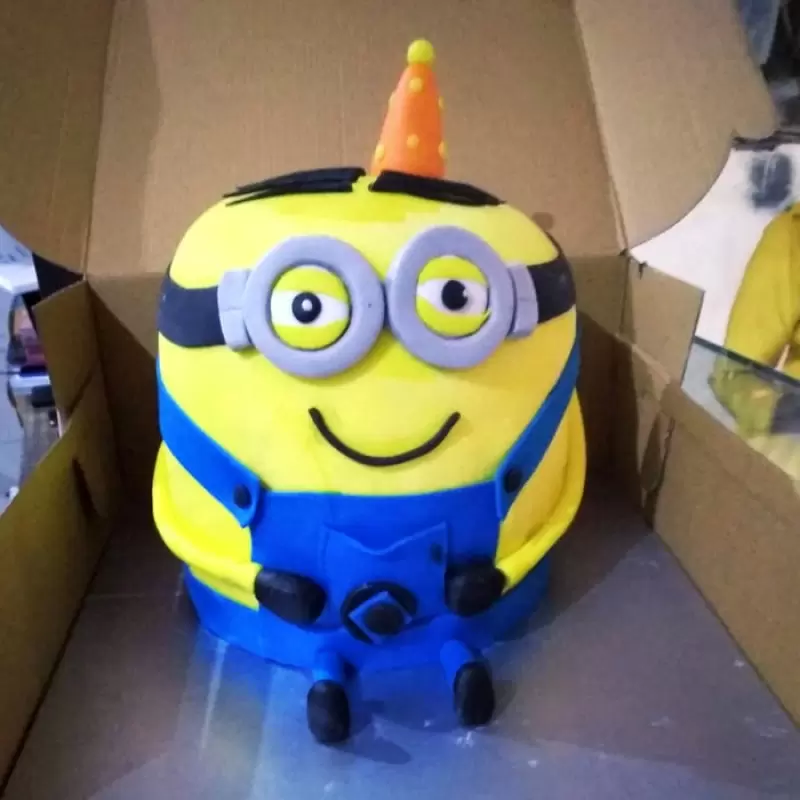 Minion Funny Fondant Cake 3 Minion Funny Fondant Cake