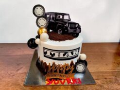 thar-lover-customized-car-theme-cake