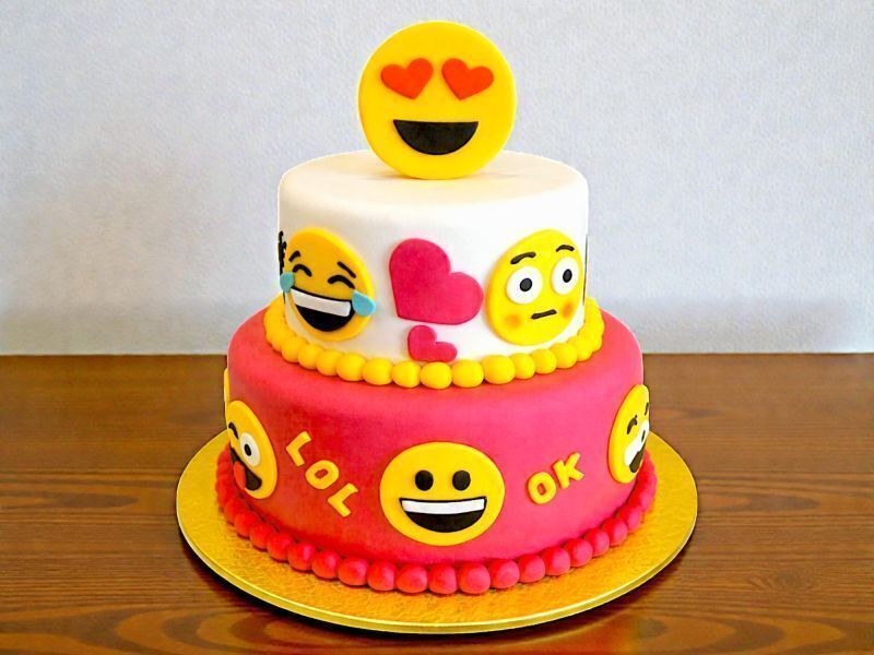 2 Tier Smiley Fondant Cake 3 2 Tier Smiley Fondant Cake