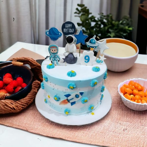 Astronaut Theme Designer Cake 3 LallanTop Cake Shop Astronaut Theme Designer Cake - Delivery in East Delhi, South-East Delhi, Ghaziabad, and Noida.