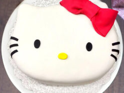 Cute Kitty Fondant Cake