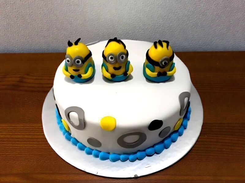 Despicable Me Minion Theme Fondant Cake 3 Despicable Me Minion Theme Fondant Cake