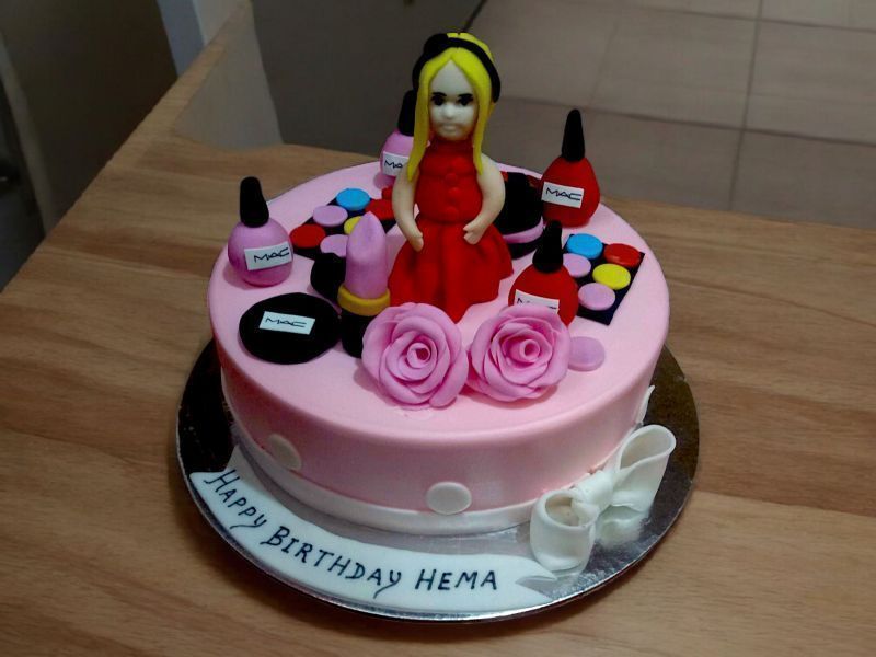 Fashion Girl Fondant Cake 3 fashion-girl-fondant-cake