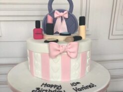 Girlie Make-Up Fondanr Cake