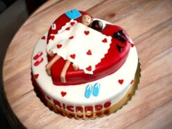 honeymoon-themed-bachelor-party-cake