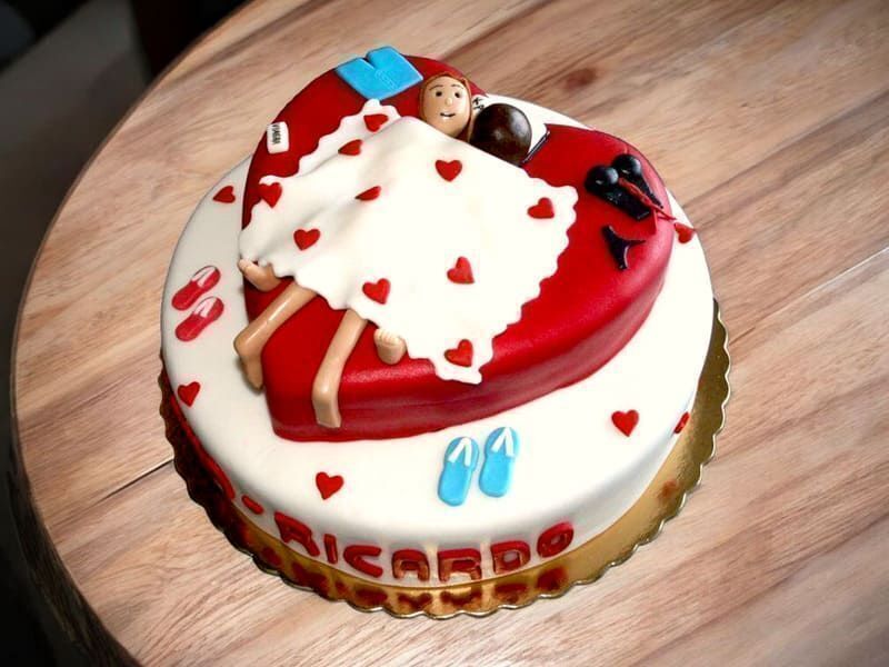 Honeymoon Themed Bachelor Party Cake 3 honeymoon-themed-bachelor-party-cake