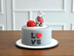 Hug Me Bear Fondant Cake