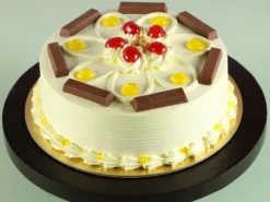 KitKat Butterscotch Cake