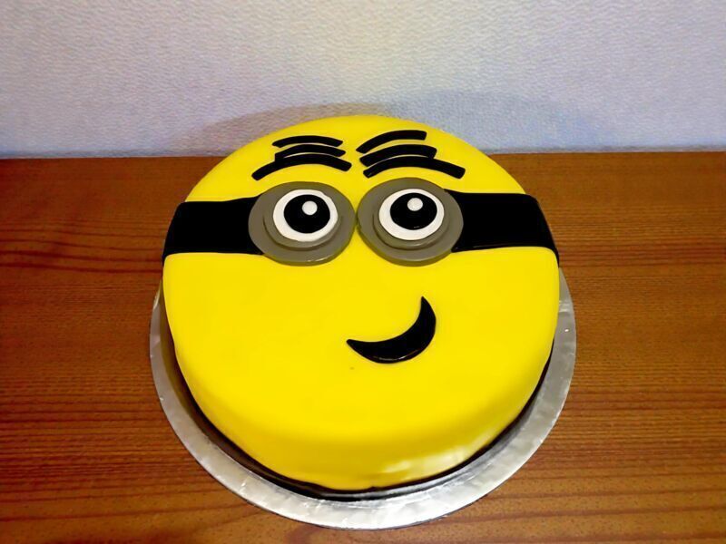 Minion Round Fondant Cake 3 Minion Round Fondant Cake