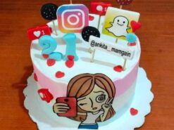 Alternative view of Selfie and Social Media Queen Cake