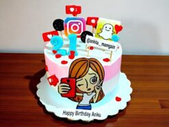 Selfie and Social Media Queen Cake