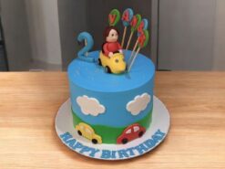 sky-theme-car-confection-cake