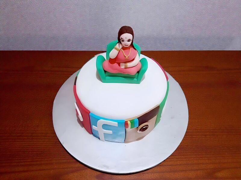 Social Media Addict Lady Cake 3 Social Media Addict Lady Cake