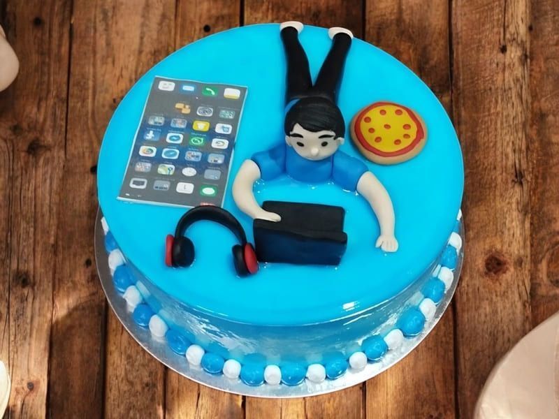 Tech-Savvy Snack Semi Fondant Cake 3 Tech-Savvy Snack Semi Fondant Cake
